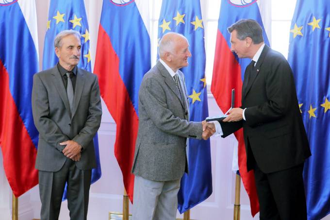 Predsednik republike Borut Pahor je z medaljo za častno dejanje odlikoval Fieschija Toussainta, dolgoletnega župana Petret-Bicchisana.